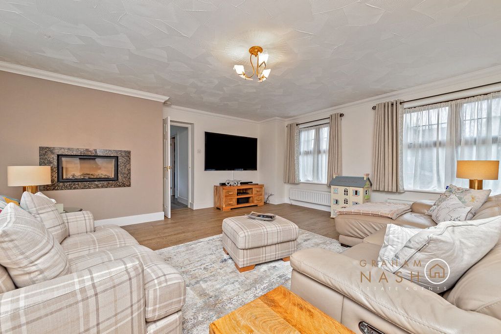 Property photo 3 of 44