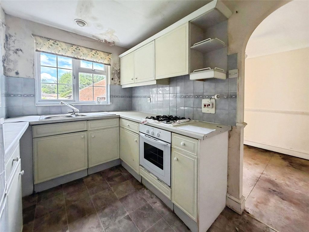 Property photo 3 of 16 Kitchen