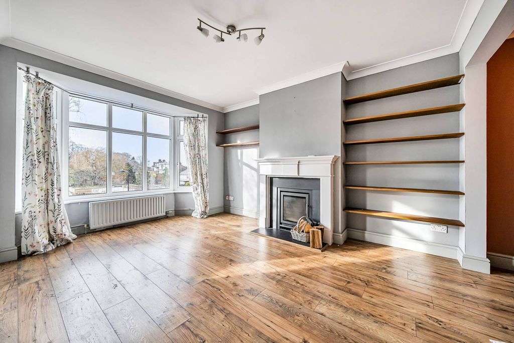 Property photo 2 of 8