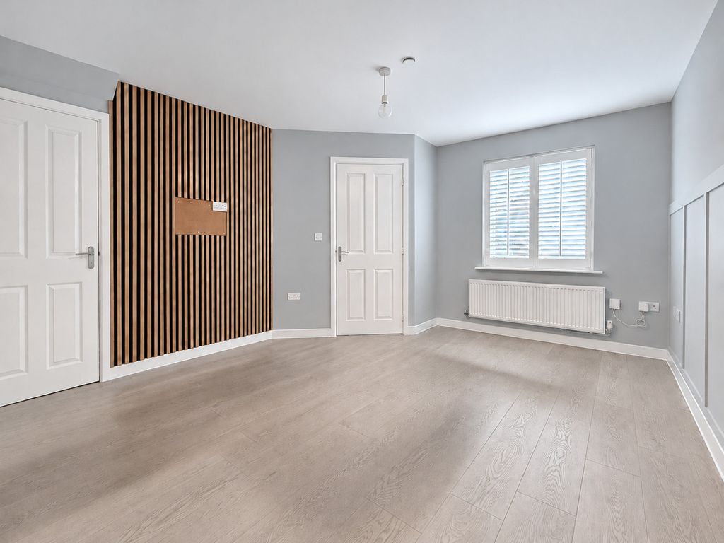 Property photo 3 of 32