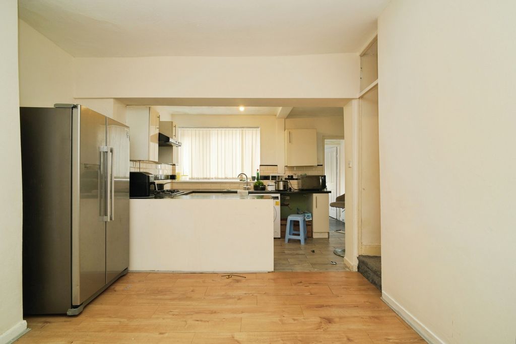 Property photo 3 of 15 Lounge/Kitchen