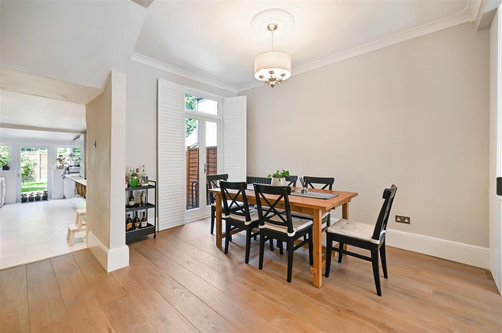 Property photo 3 of 12 Haydons Road, 21 (4).Jpg