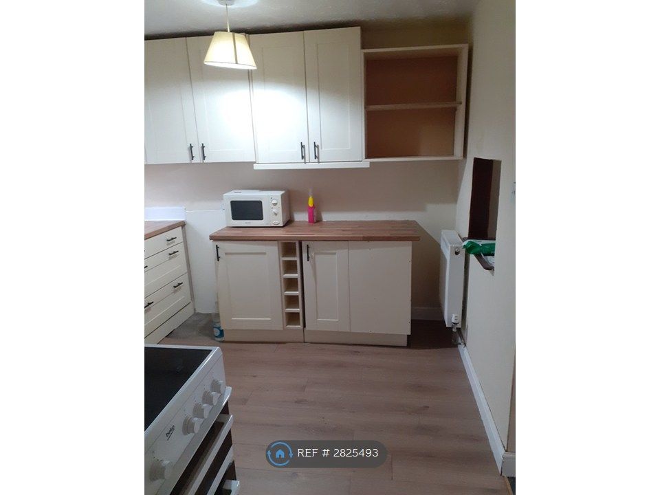 Property photo 1 of 6 Kitchen