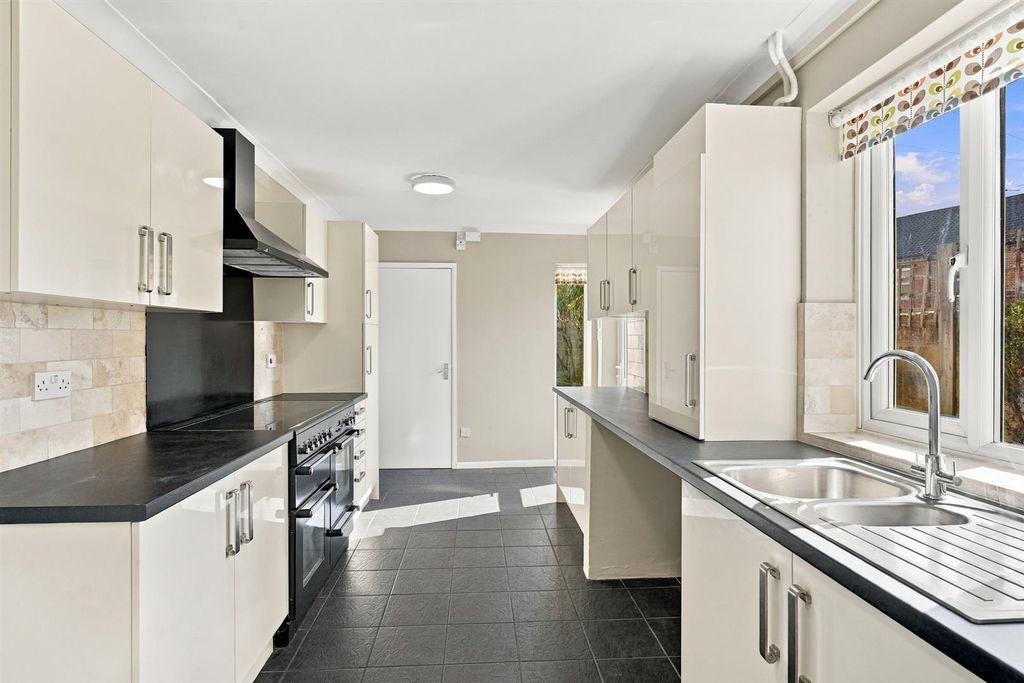 Property photo 3 of 30 25-Stmartinsroad-023.Jpg