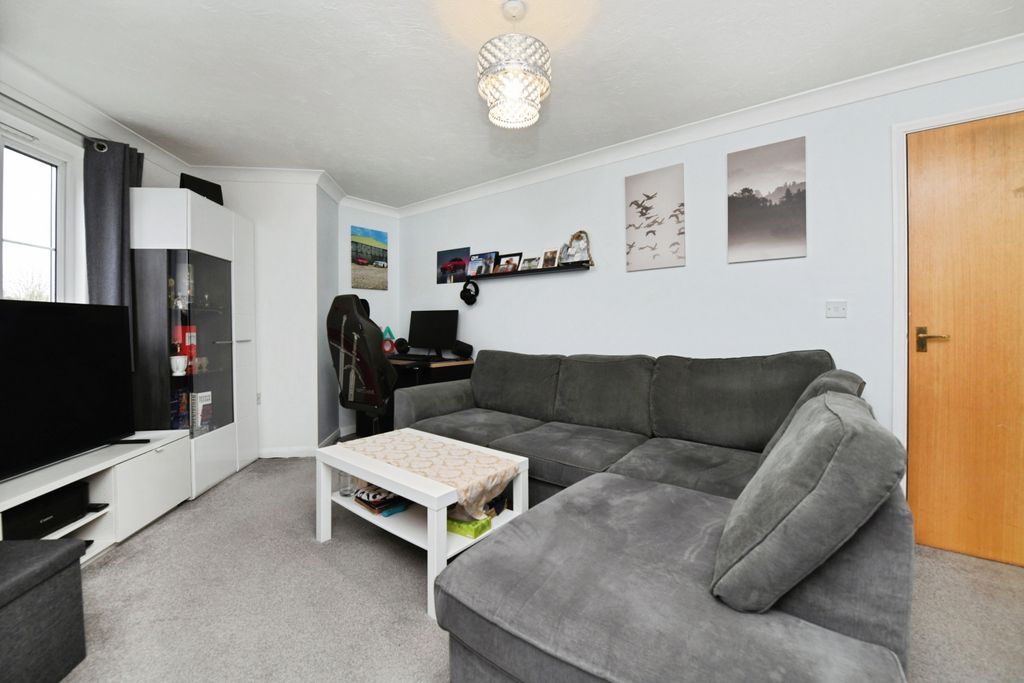 Property photo 3 of 16