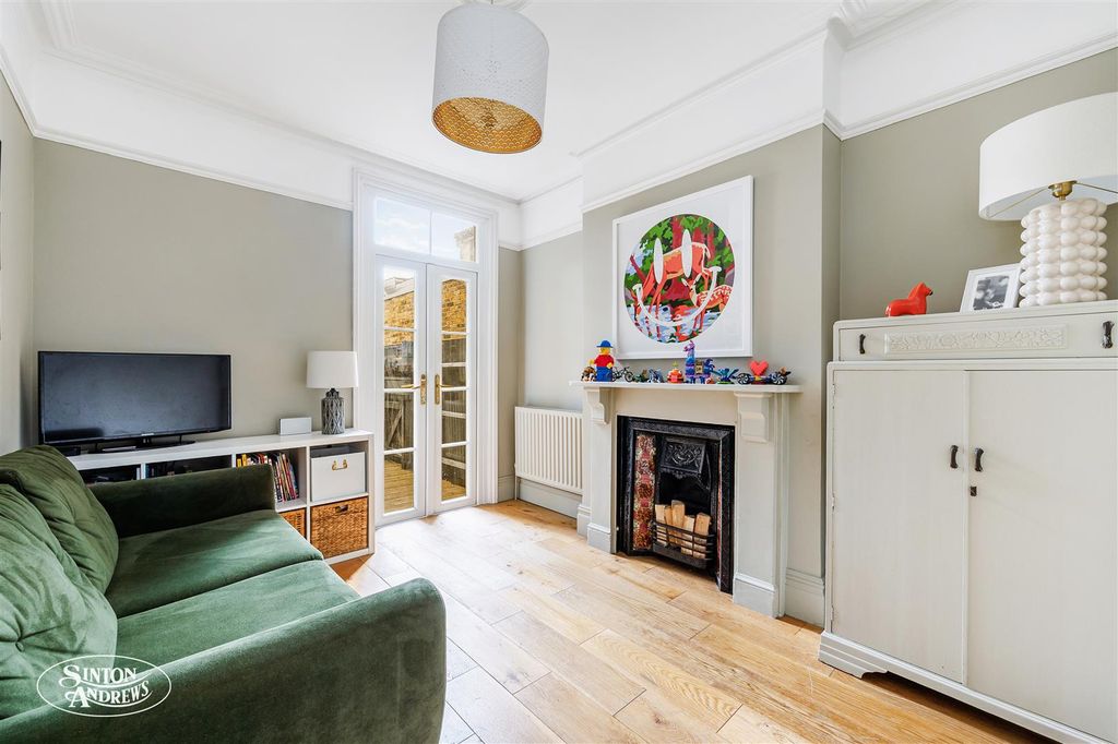 Property photo 3 of 15 10 Elthorne Avenue-4.Jpg