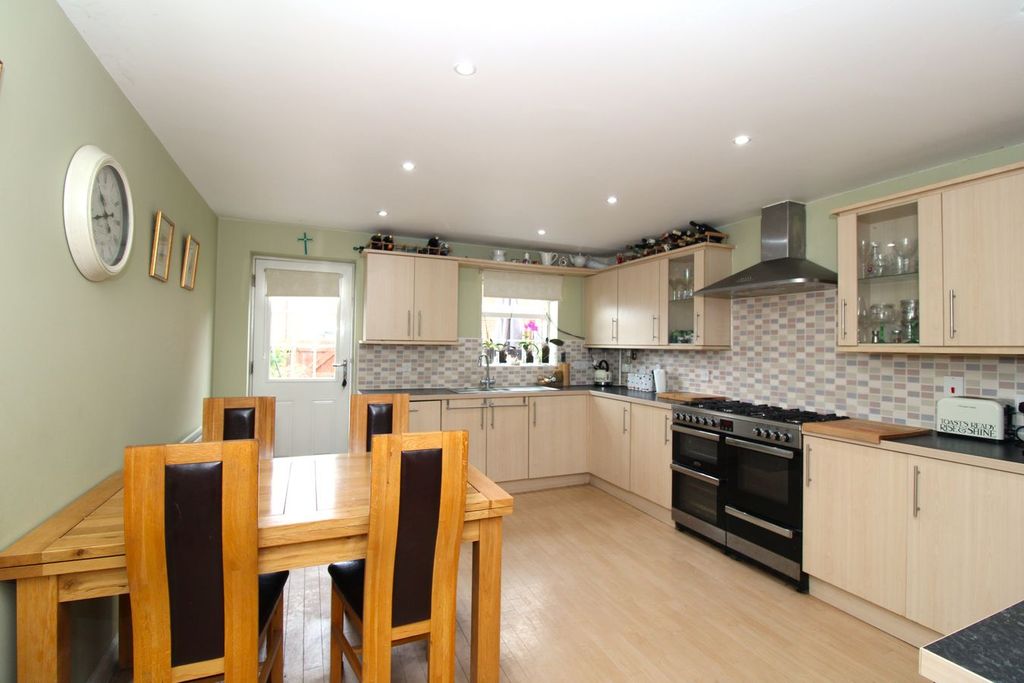 Property photo 2 of 30