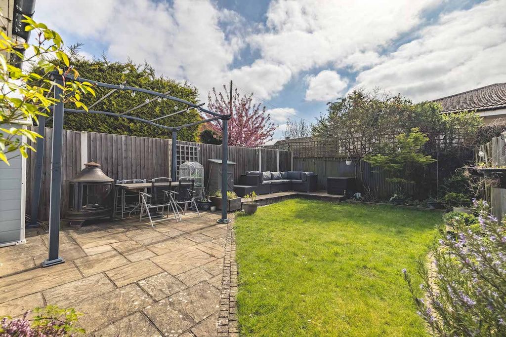 Property photo 2 of 17