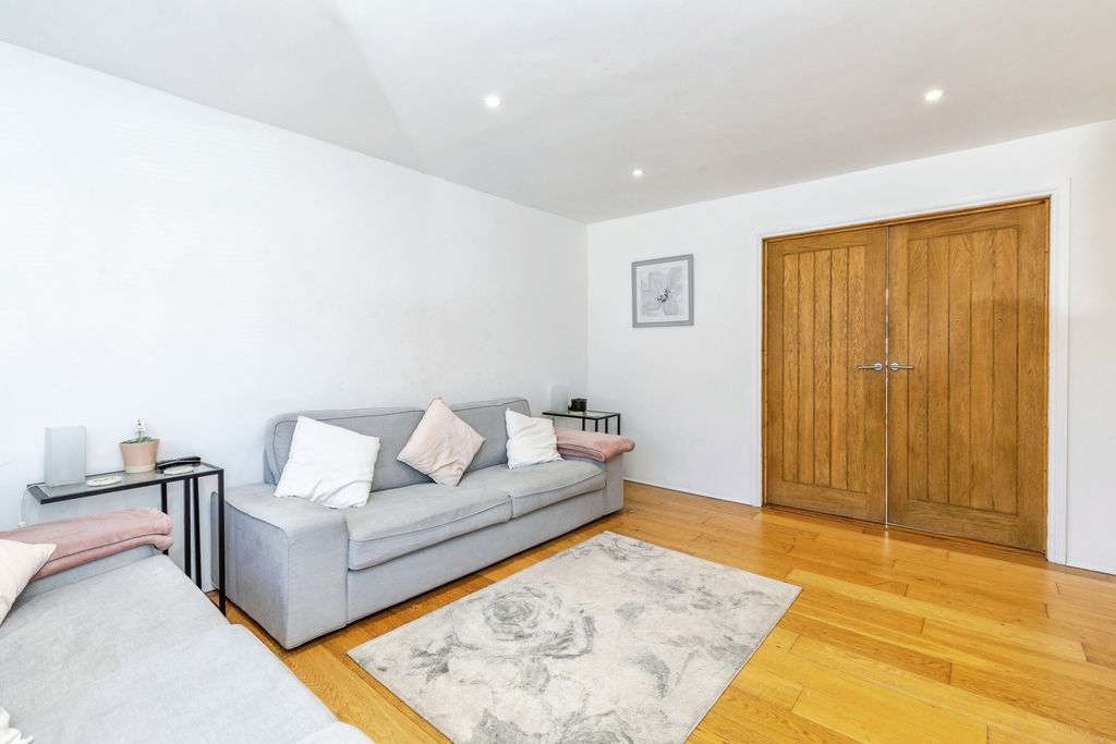 Property photo 3 of 15 Pbox-Img.Jpg