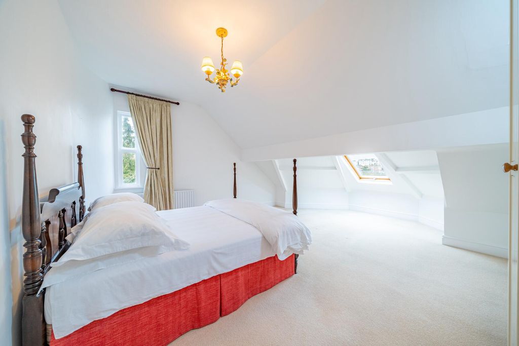 Additional image 17 of 3 bed flat for saleLincoln Circus, The Park NG7
