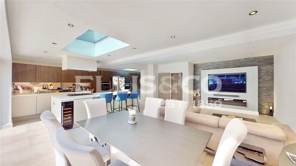 Property photo 3 of 28 Picture No. 31