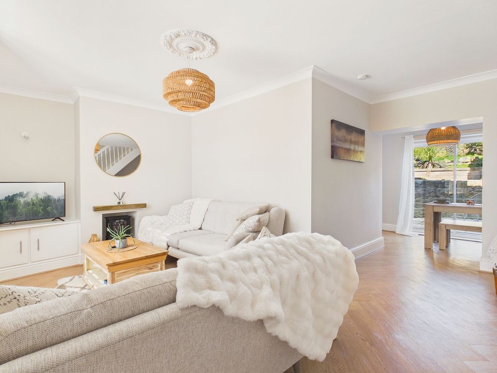 Property photo 2 of 13 Lounge