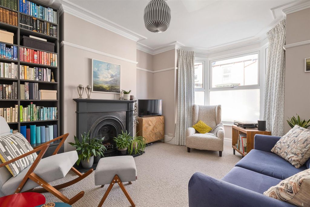 Property photo 3 of 24 Untitled (17 Of 24).Jpg