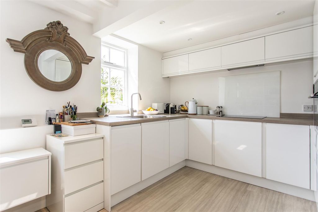 Property photo 3 of 32