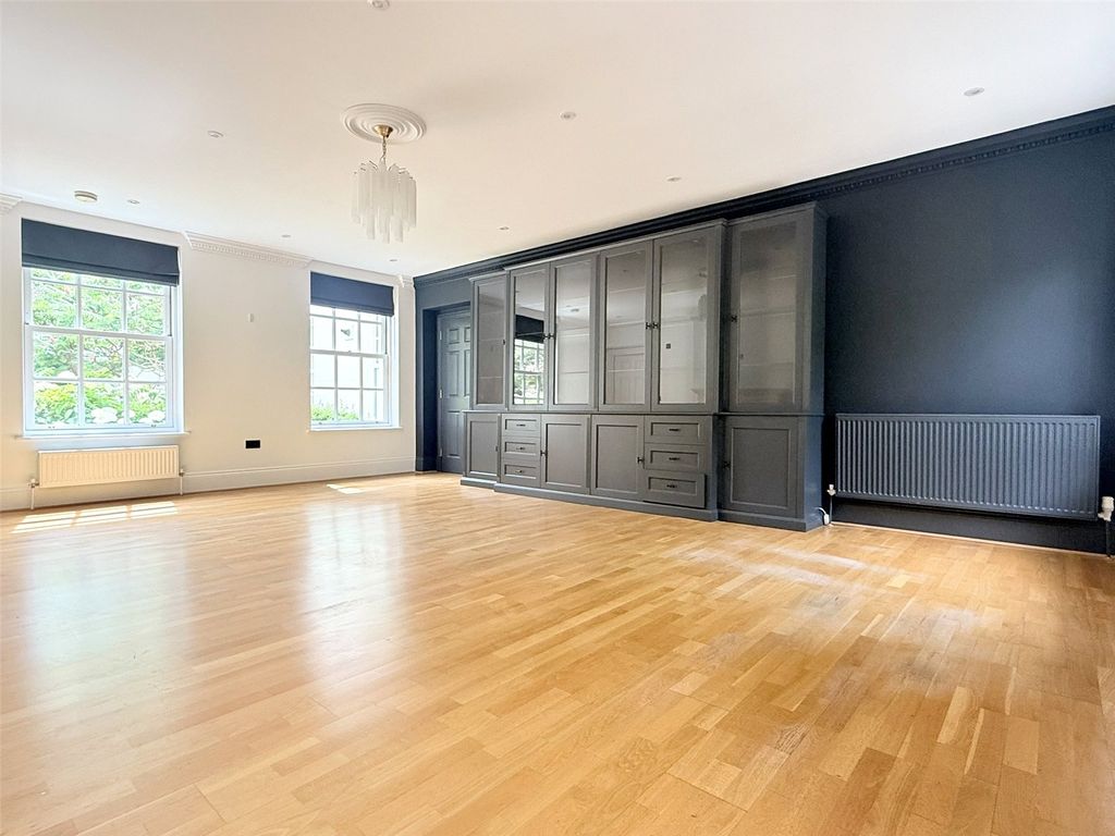 Property photo 3 of 25 Picture No. 32