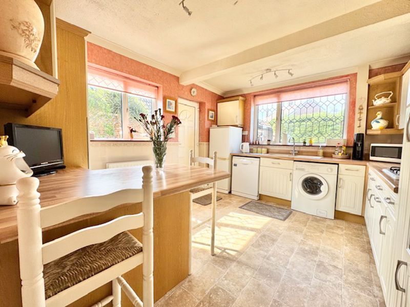 Property photo 3 of 19 Breakfast Kitchen
