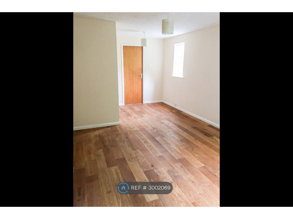 Property photo 3 of 7 Living Room