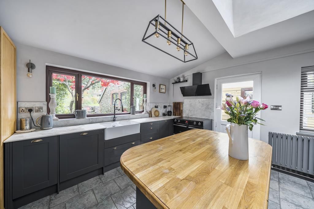 Property photo 3 of 20 Kitchen