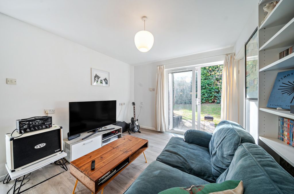 Property photo 2 of 11 1515645-25-1A07B0...
