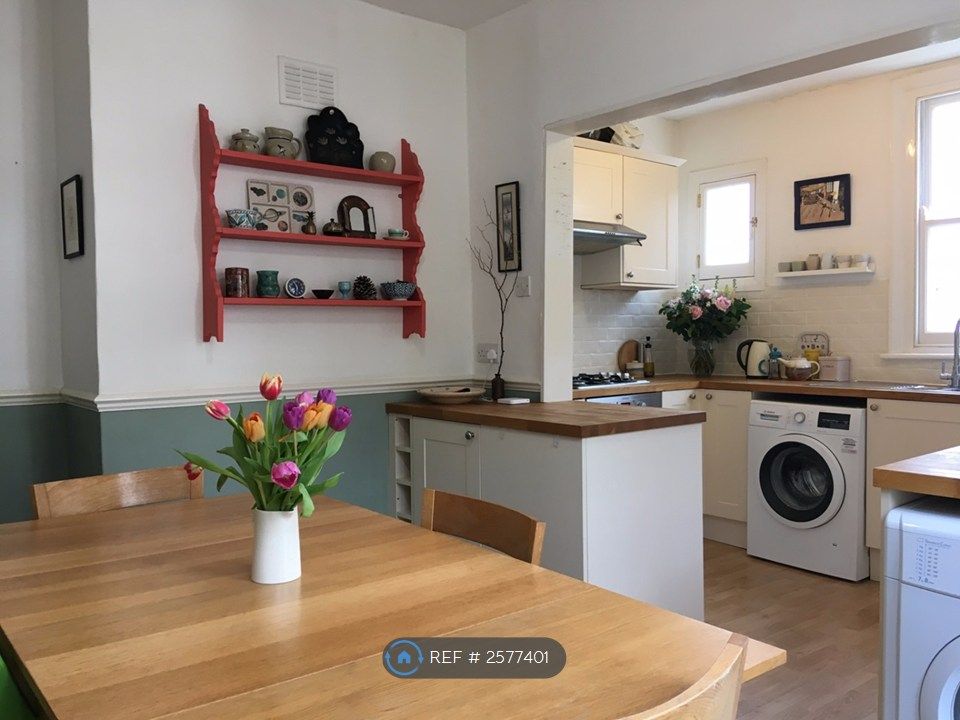Property photo 2 of 9 Kitchen / Dining Room