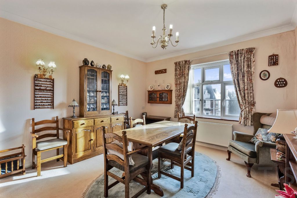 Property photo 3 of 13 Photo 4