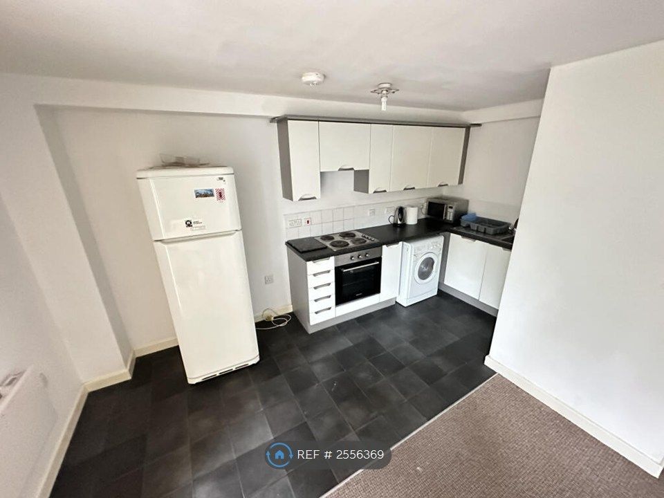 Property photo 3 of 9 Kitchen