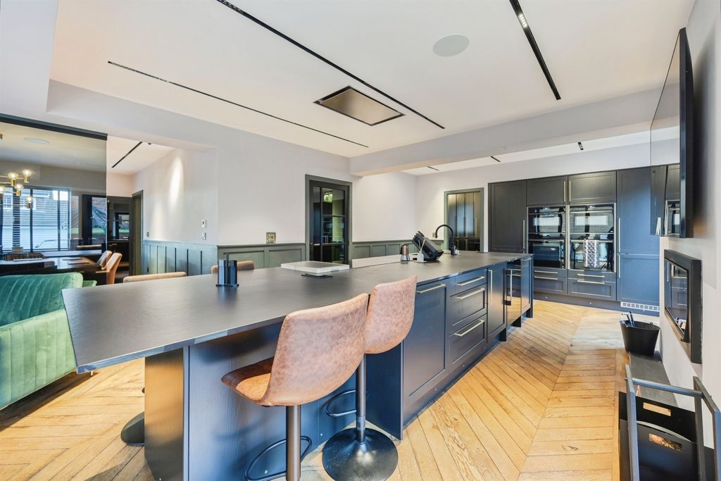 Property photo 2 of 29