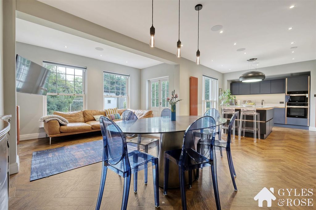 Property photo 2 of 22 Dining Area