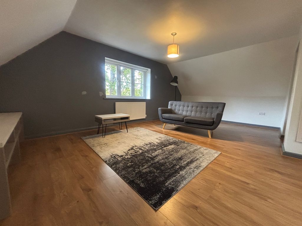 Property photo 3 of 18 Image