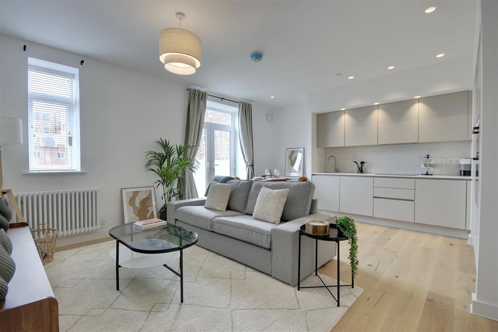 Property photo 1 of 26 8852A94D-7291-47Fd-989C-5B15Edffc0D0_1_201_A.Jpeg