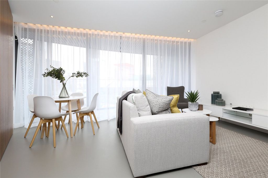 Property photo 3 of 22 Reception