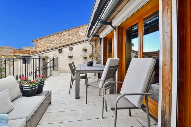 Property photo 2 of 20