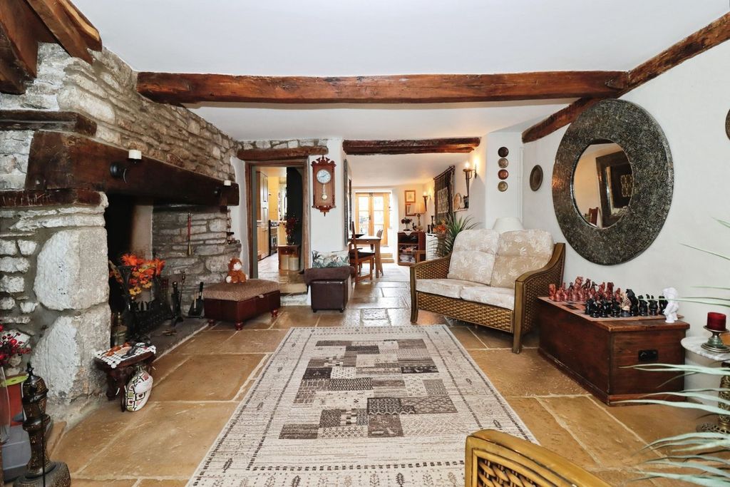 Property photo 2 of 19