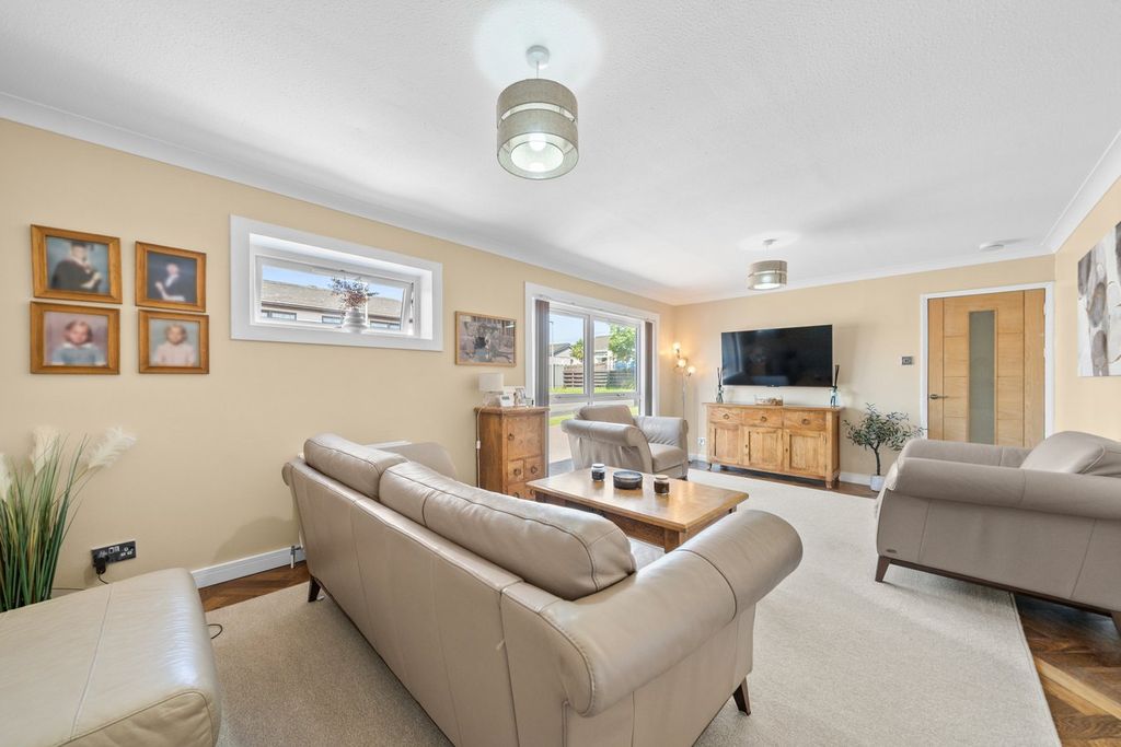 Property photo 2 of 32