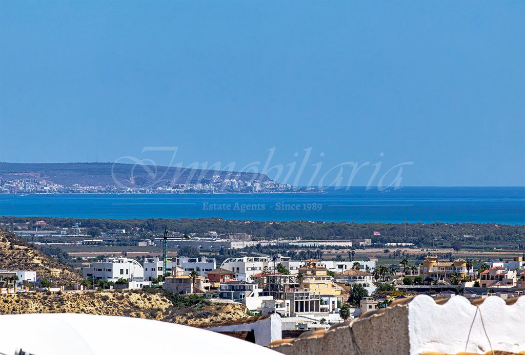 Property photo 2 of 34