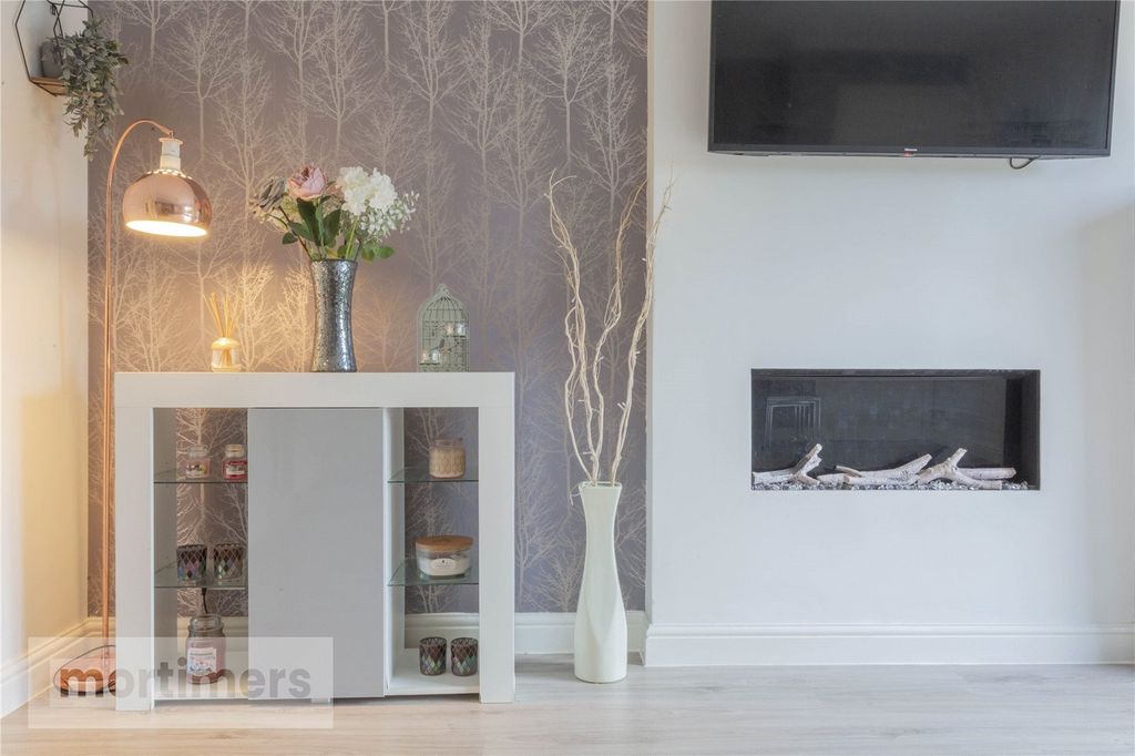 Property photo 3 of 25 Living Room