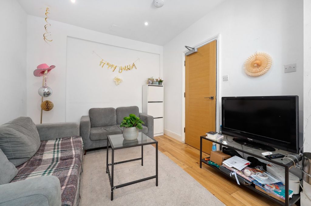 Property photo 2 of 24