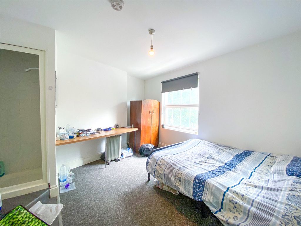 Property photo 2 of 10 Bedroom