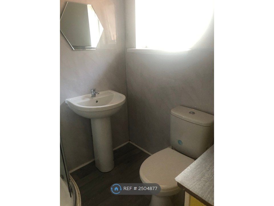 Property photo 2 of 15 Bathroom
