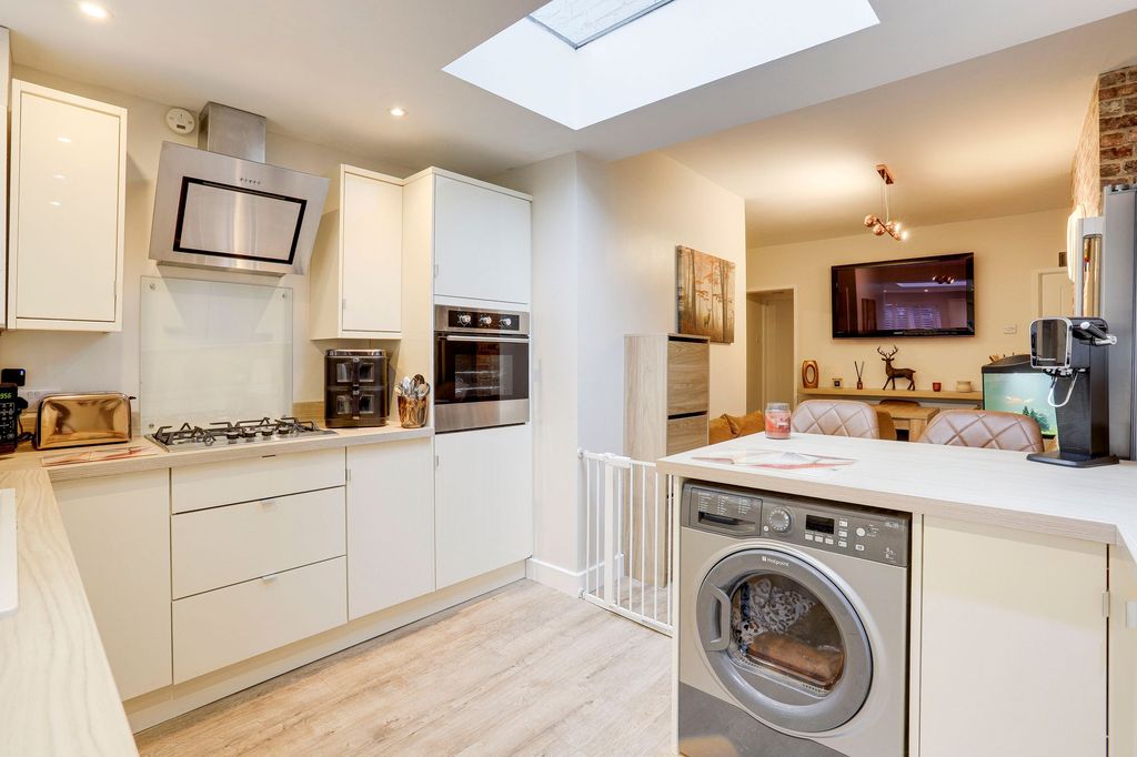 Property photo 3 of 21