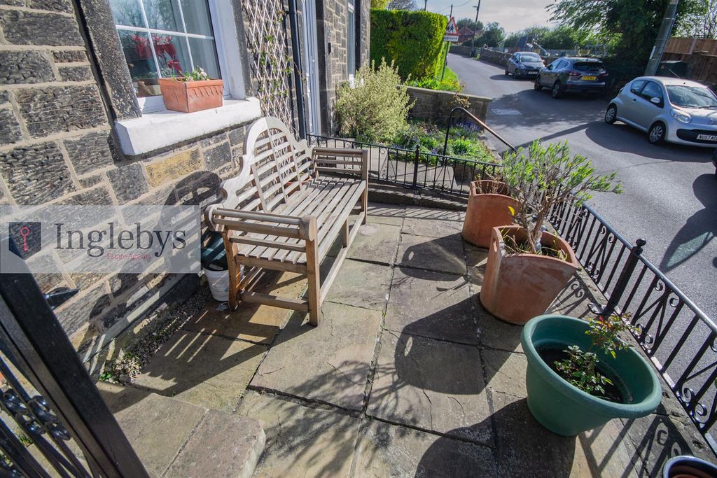 Property photo 2 of 21