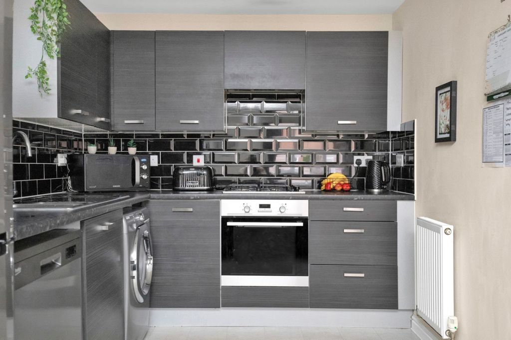 Property photo 3 of 14 Picture No. 10