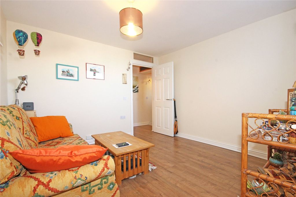 Property photo 3 of 7 Picture No. 17