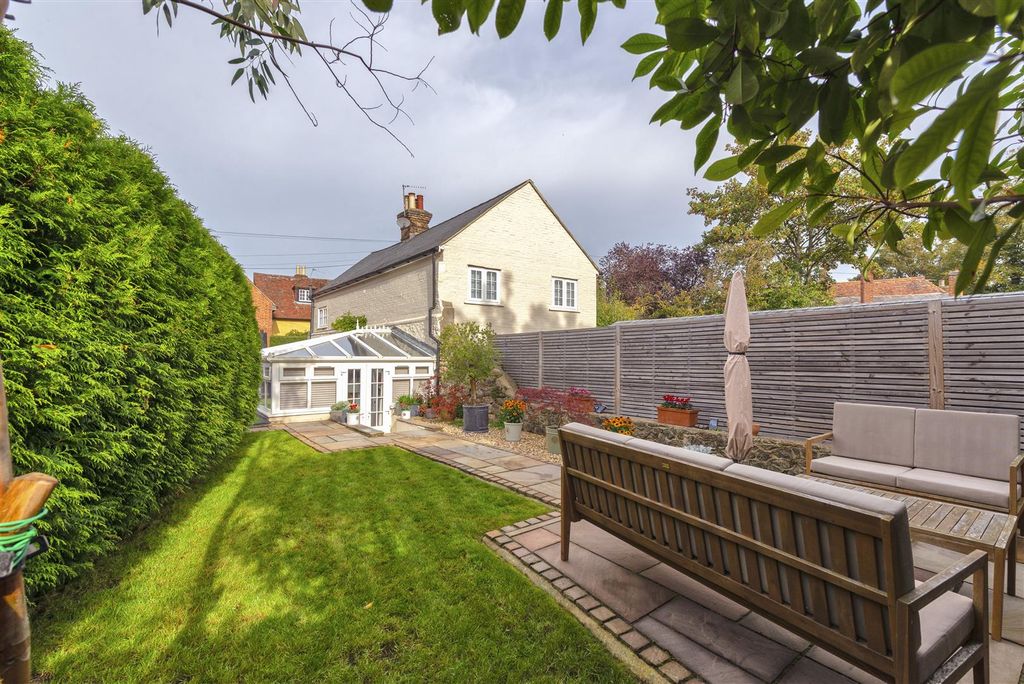 Property photo 2 of 23 8