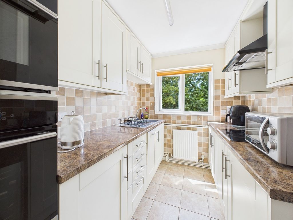 Property photo 2 of 14 Kitchen