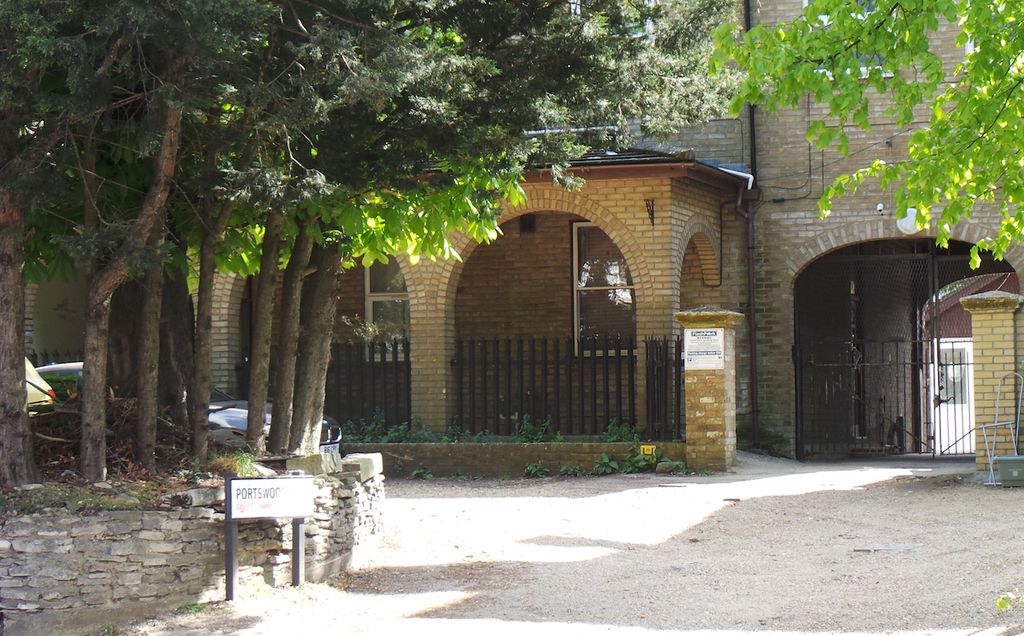 Property photo 1 of 3