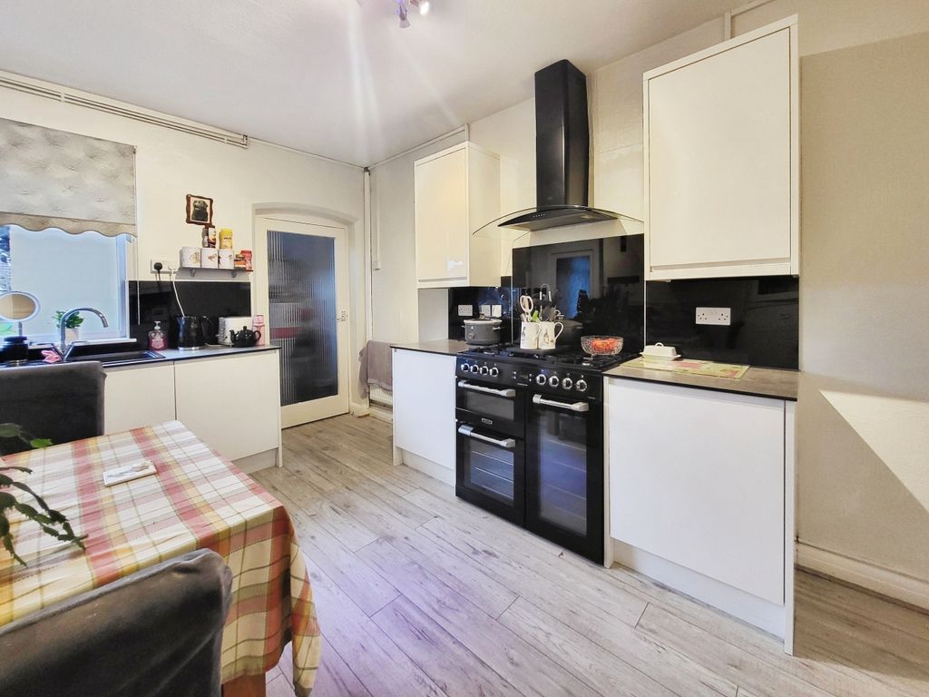 Property photo 2 of 12 Kitchen Breakfast Room