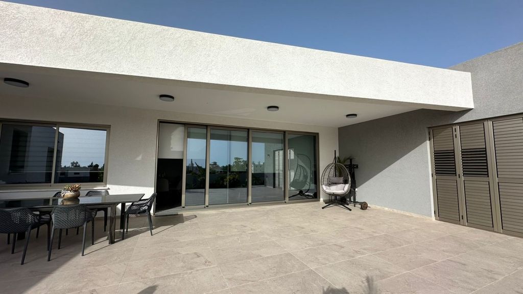 Property photo 2 of 32
