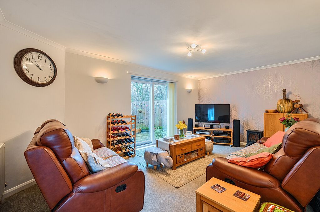 Property photo 3 of 15 1405587-6-697Ca55...