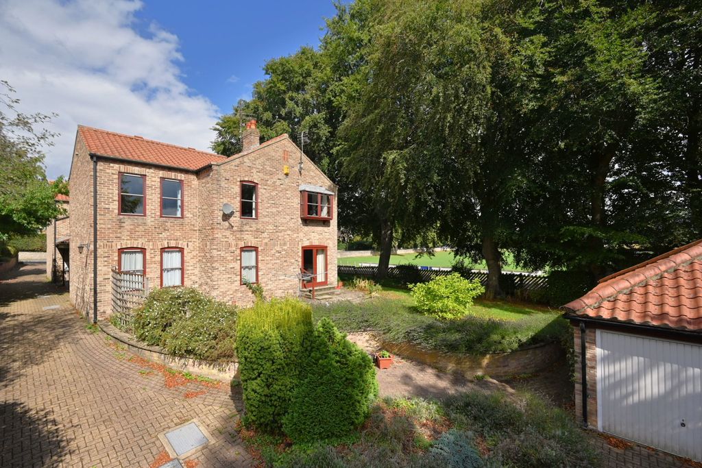 Property photo 1 of 25